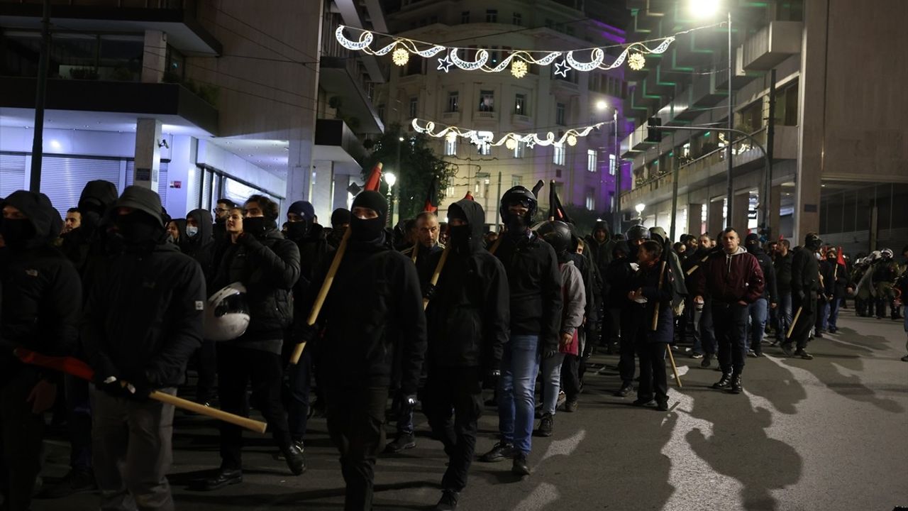 Atina'da Grigoropulos Anmasına Katılım ve Ardından Yaşanan Olaylar