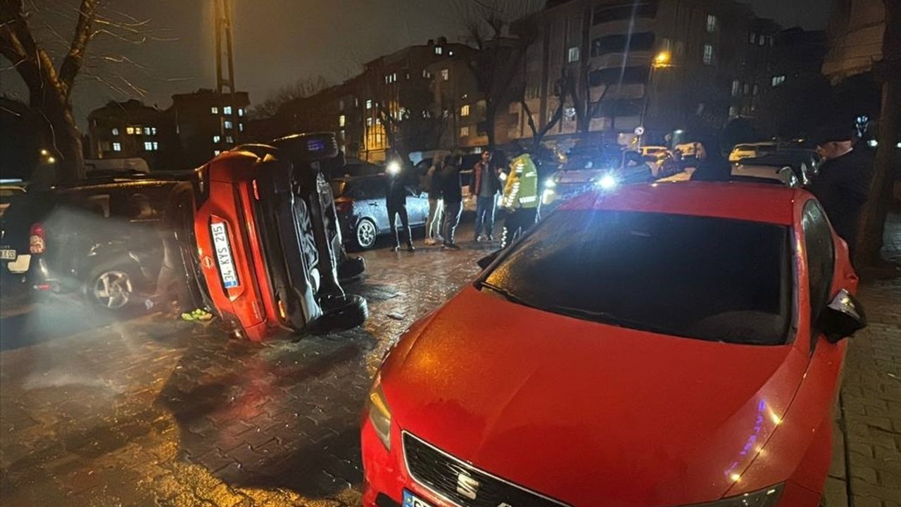 Bahçelievler'de Kaza: Kediyi Ezmemek İçin Direksiyon Kırdı