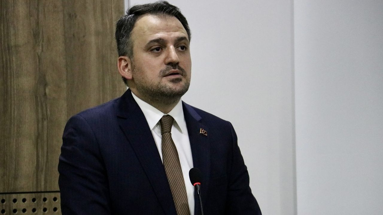 Bakan Yardımcısı Eminoğlu, Sakarya'da Gençlerle Buluştu