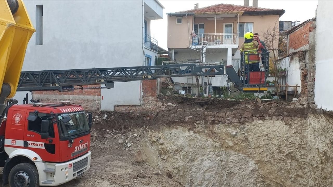 Balıkesir'de İnşaat Kazısı Sırasında Çökme Olayı