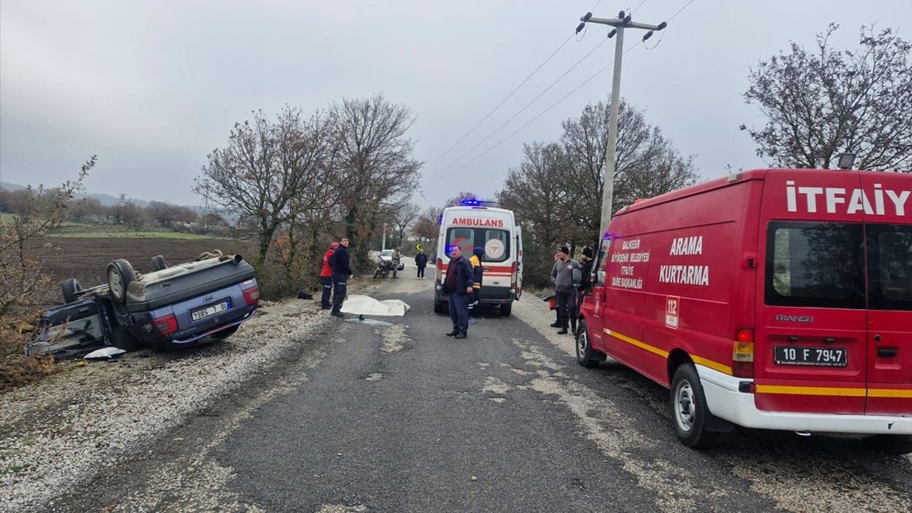 Balıkesir'de Kontrolden Çıkan Araç Takla Attı: Bir Ölüm, İki Yaralı
