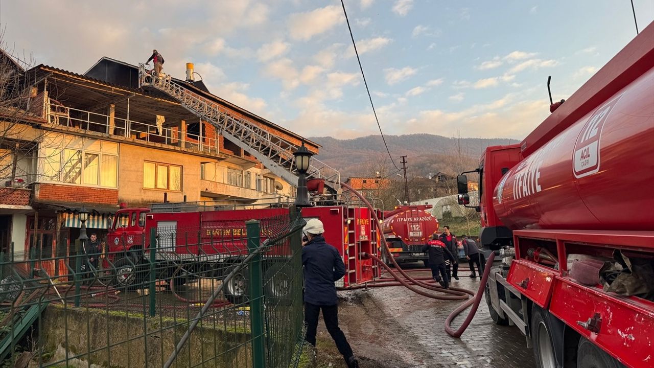 Bartın'da Ev Yangını: İki Ev Kullanılamaz Hale Geldi