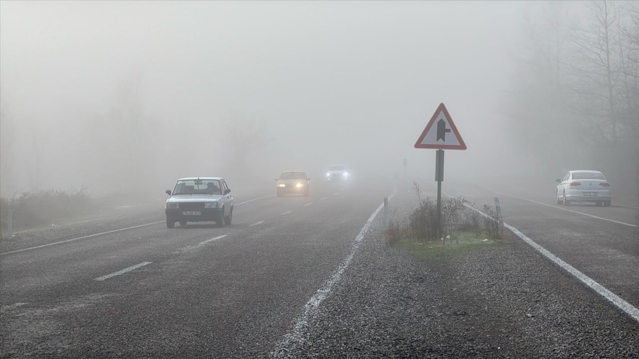 Bartın'da Yoğun Sis Trafiği Etkiledi