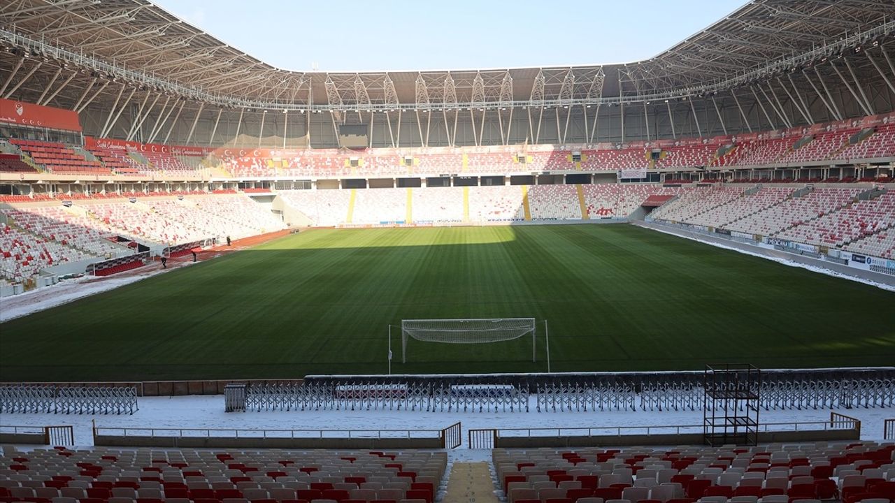 BG Grup 4 Eylül Stadı'nda Galatasaray Maçı Hazırlıkları Devam Ediyor