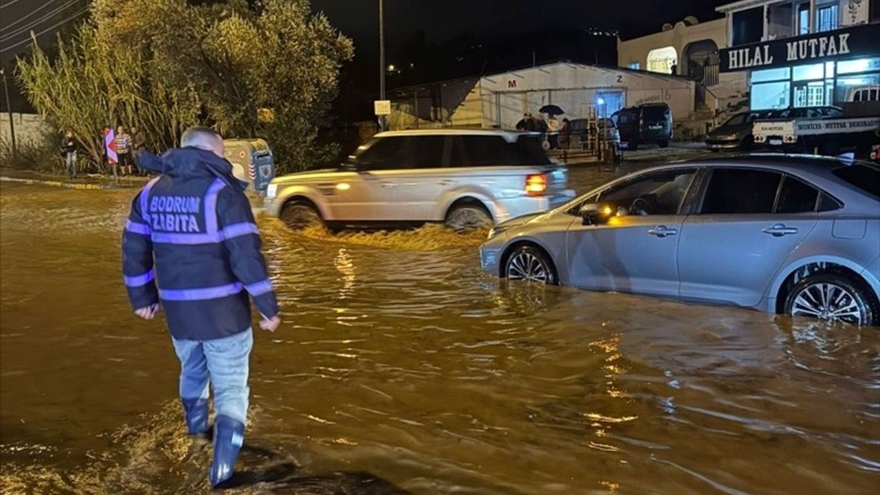 Bodrum'da Sağanak Yağışlar Sonucu Su Baskınları