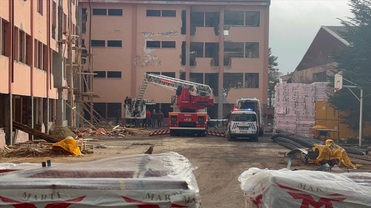 Bolu'da Iskeleden Düşen İşçi Yaralandı