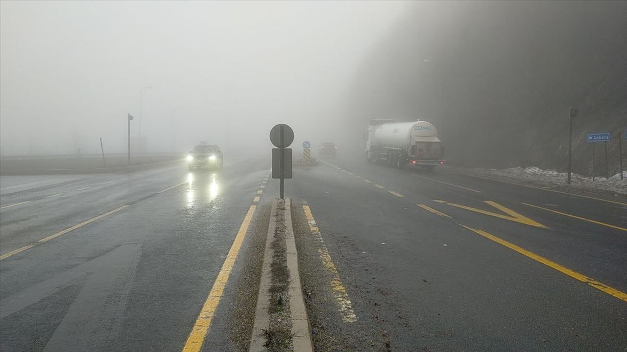 Bolu Dağı'nda Sis Ulaşımı Zorluyor