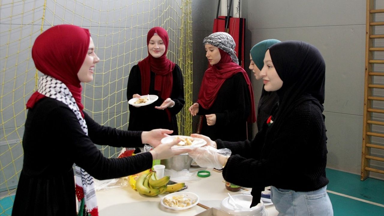 Bosna Hersek'te Medrese Öğrencilerinden Filistin'e Destek