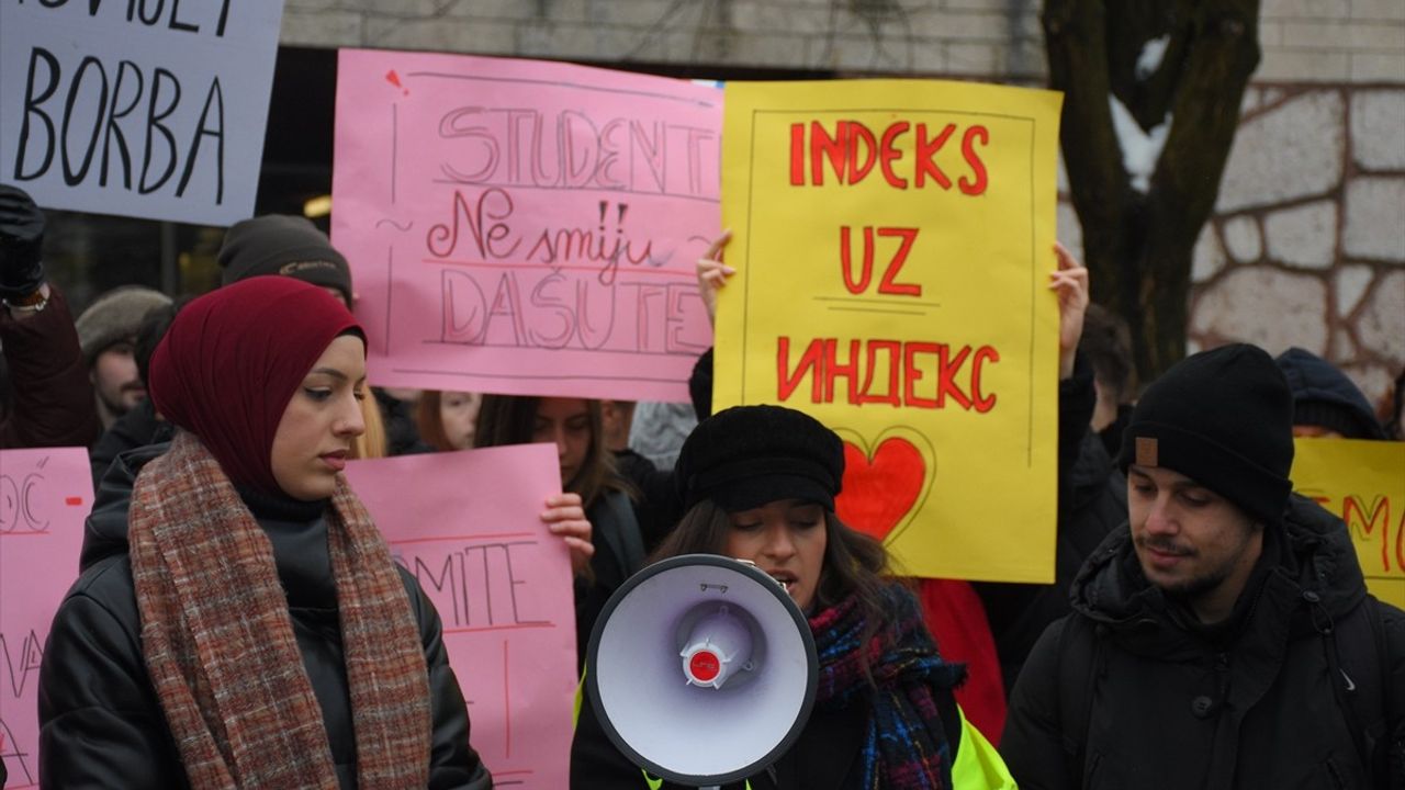 Bosna Hersekli Öğrencilerden Sırp Kaybına Destek Eylemi