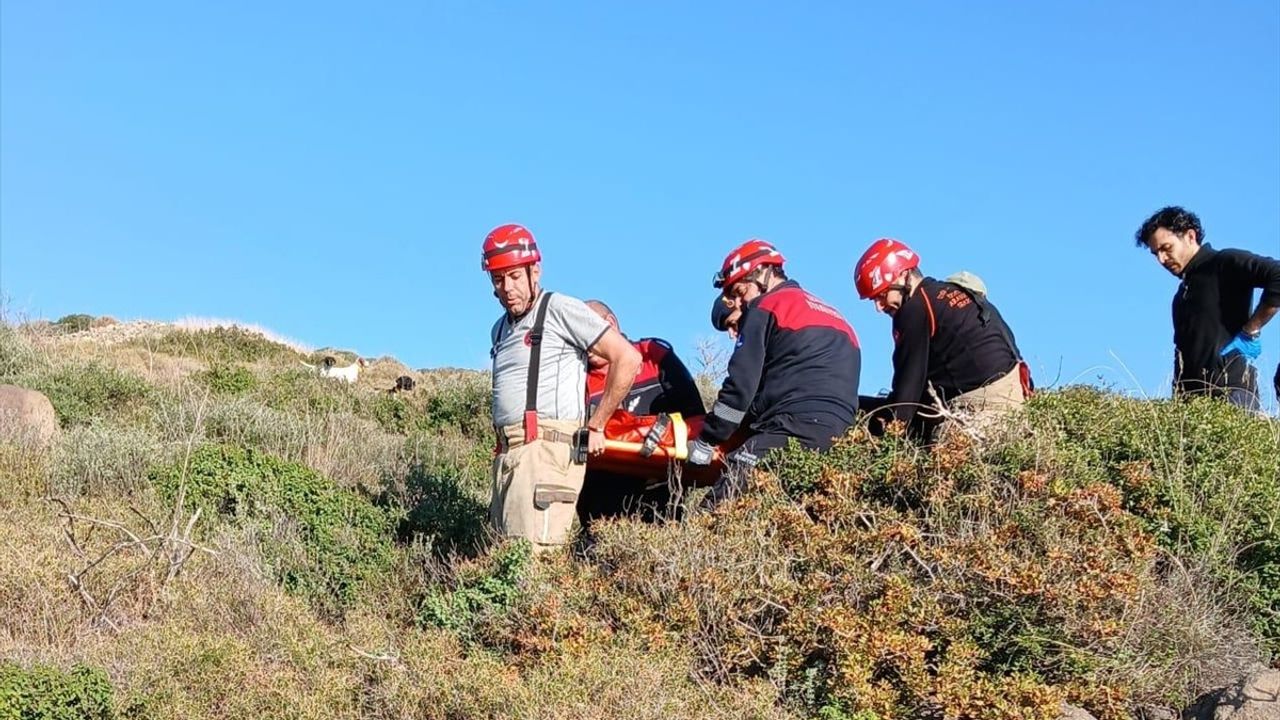 Çeşme'de Avcı Yaralandı, İtfaiye Kurtardı