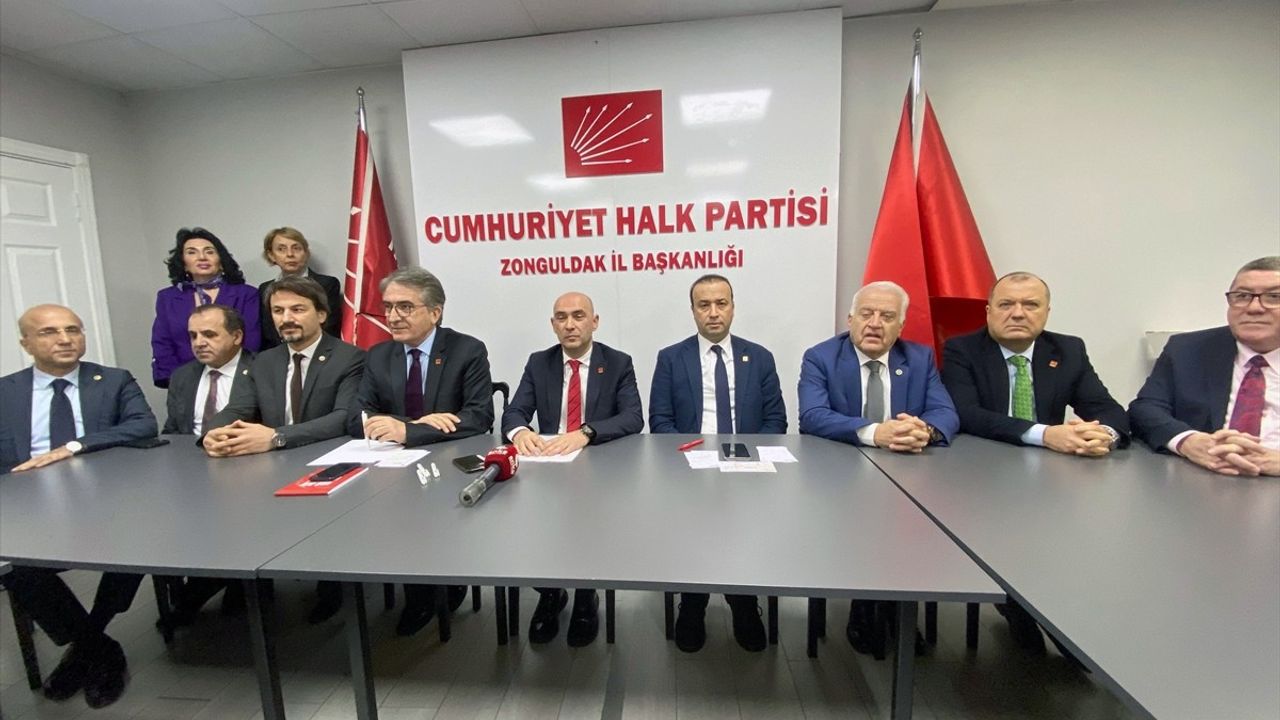 CHP'li Liderler Zonguldak'ta Basın Toplantısı Düzenledi