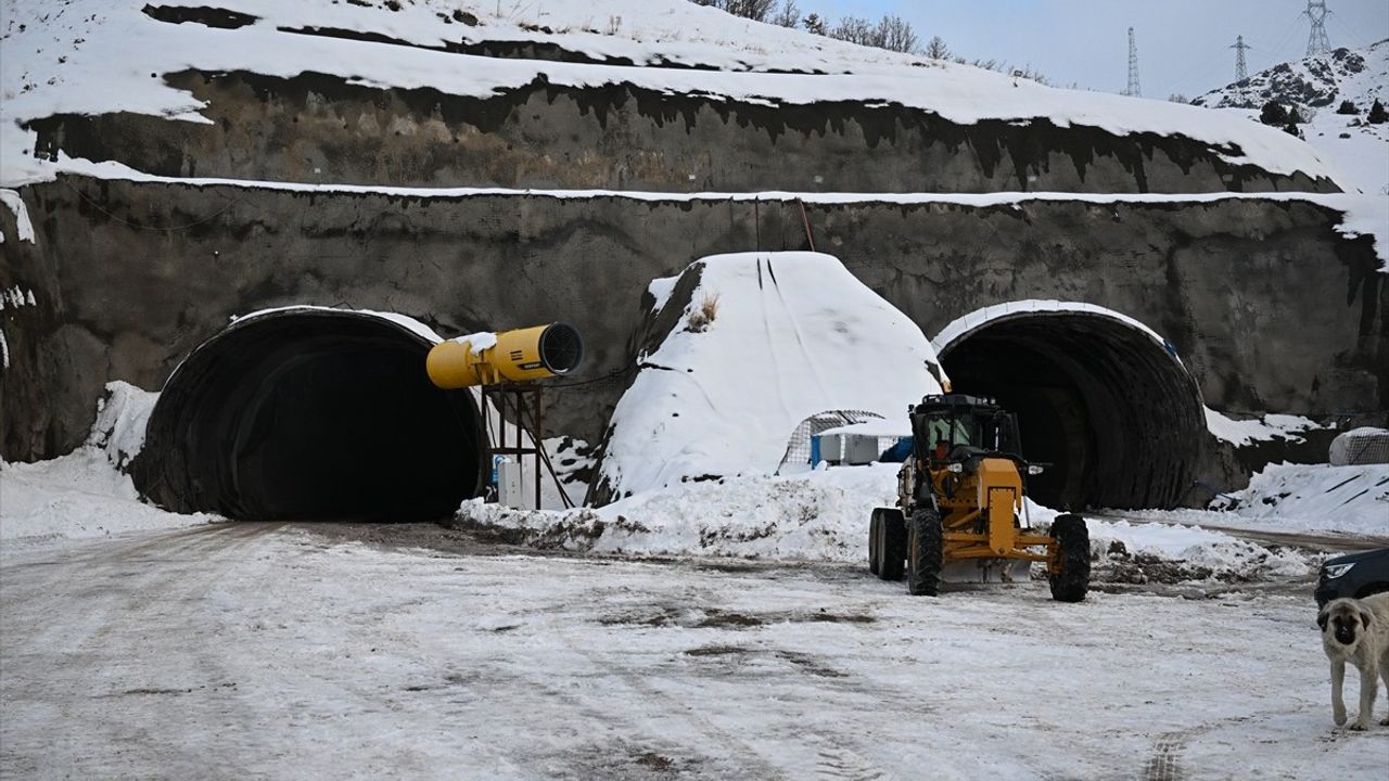 Çirişli Tüneli İncelemesi: Erzurum ve Bingöl Valileri Bir Araya Geldi