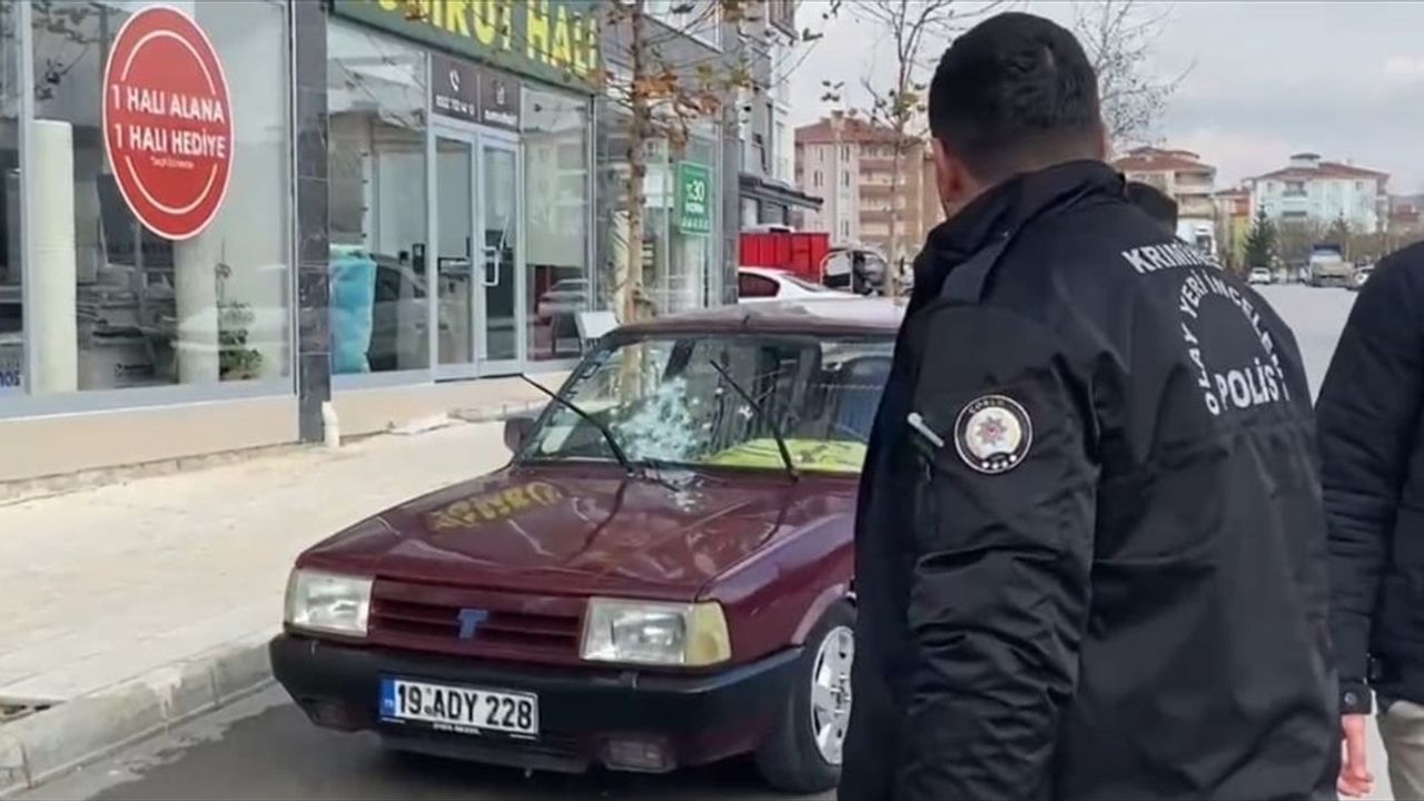 Çorum'da Seyir Halindeki Araca Silahlı Saldırı Güvenlik Kamerasında