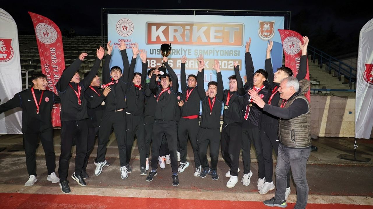 Denizli'de 19 Yaş Altı Kriket Şampiyonası Düzenlendi