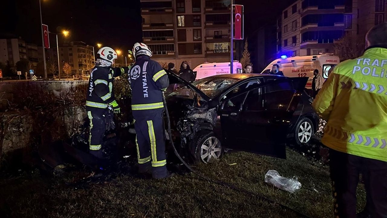 Denizli'de Trafik Kazası: Bir Ölü, Bir Yaralı