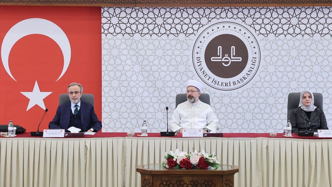 Diyanet İşleri Başkanı Erbaş: "Çocuklarımızı Geleceğe Hazırlamak İçin Çalışıyoruz"