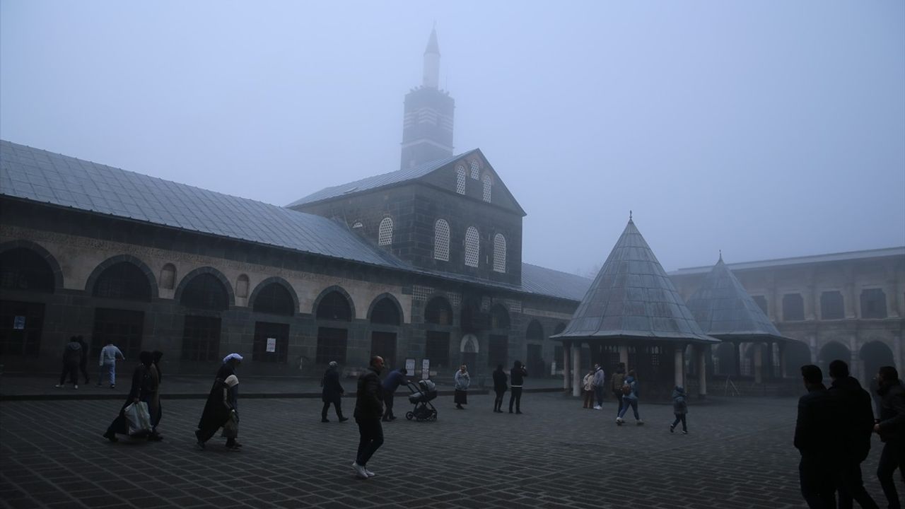 Diyarbakır'da Sis Hava Koşullarını Etkiledi