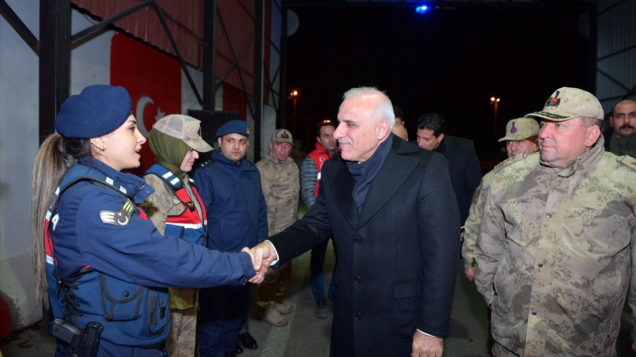 Diyarbakır Valisi Zorluoğlu, Güvenlik Güçlerinin Yeni Yılını Kutladı