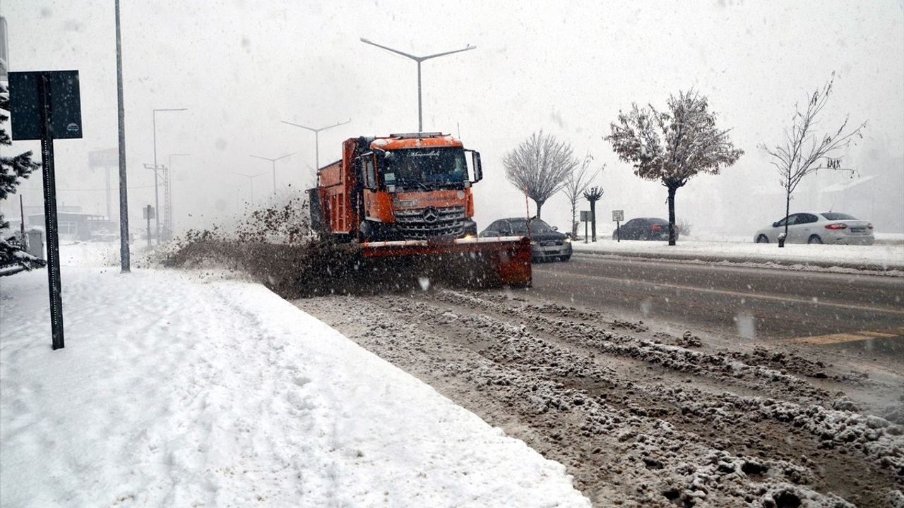 Doğu Anadolu'da Olumsuz Hava Koşulları: 799 Yerleşim Yeri Ulaşımda Sorun Yaşıyor