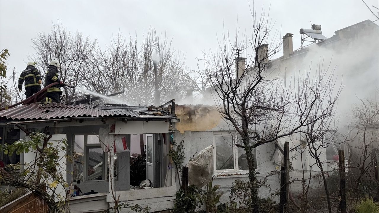 Edirne'de Yangın Felaketi: Tek Katlı Ev Kül Oldu