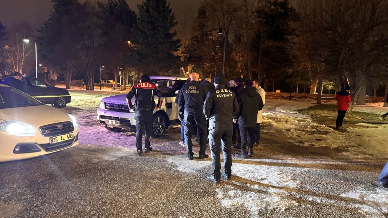 Erzurum'da Bir Baba Araçta Hayatını Kaybetti