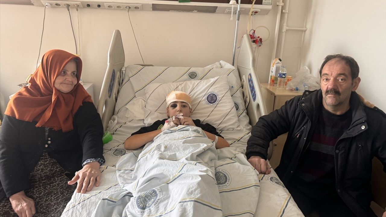 Erzurum'da Çatıdan Düşen Buzun Yaraladığı 12 Yaşındaki Çocuğun Durumu İyi