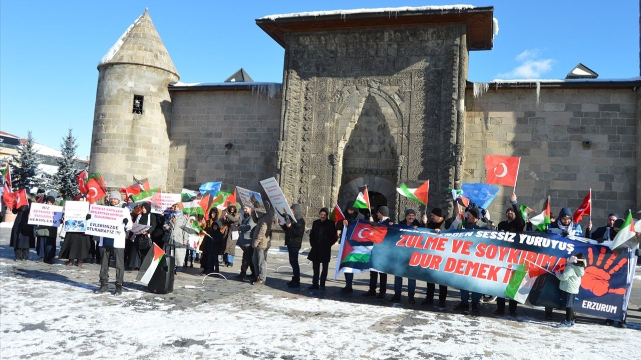 Erzurum'da Sağlık Çalışanları Gazze İçin Yürüdü