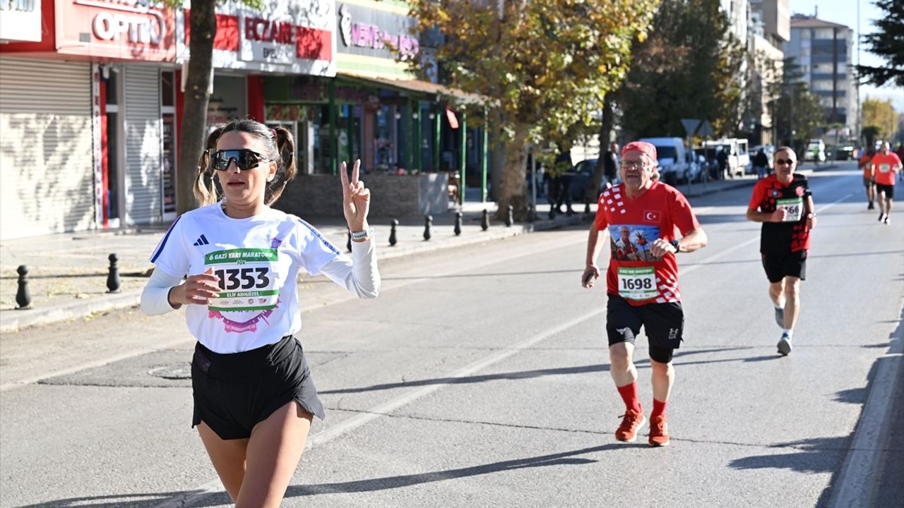 Gaziantep'te 6. Gazi Yarı Maratonu ve Halk Koşusu Gerçekleşti