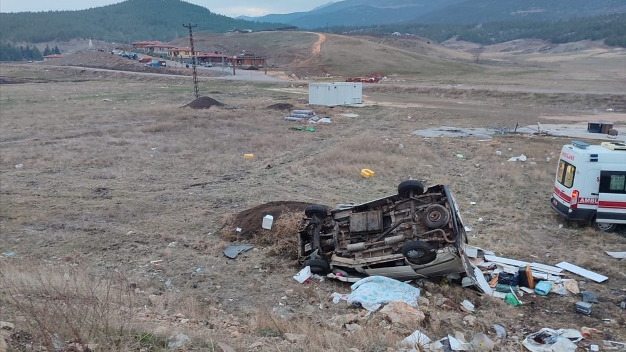 Gaziantep'te Minibüs Kazası: 1 Ölü, 3 Yaralı