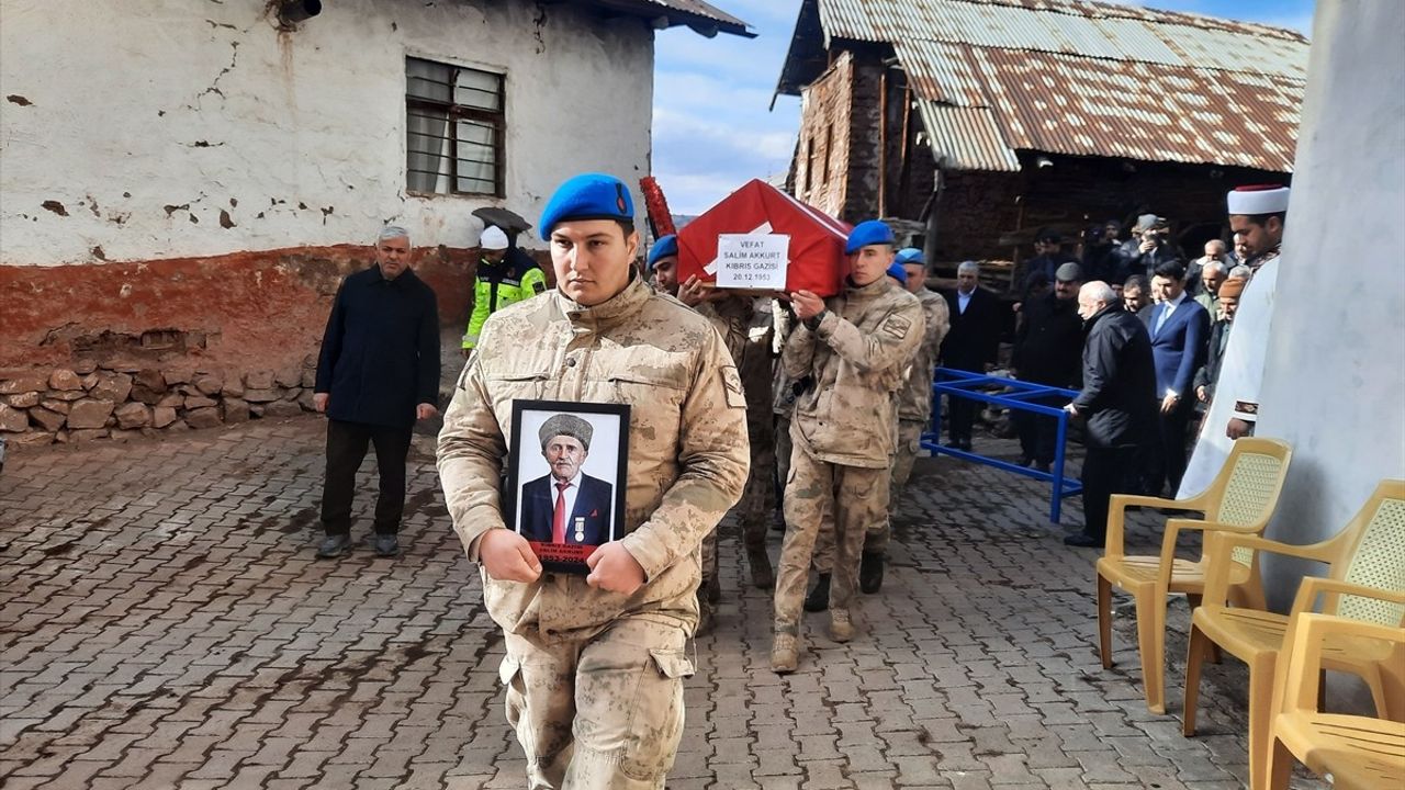 Giresun'da Kıbrıs Gazisi Salim Akkurt Son Yolculuğuna Uğurlandı