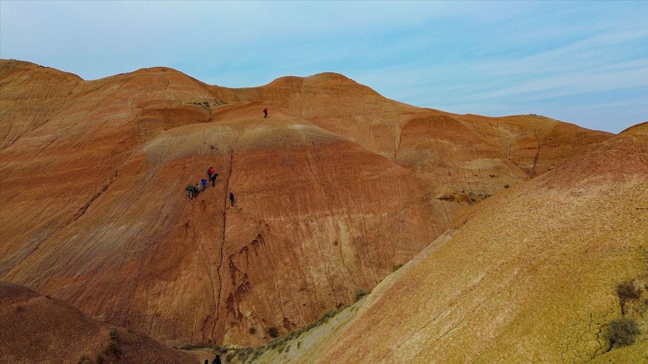 Gökkuşağı Tepeleri: Iğdır'ın Doğal Güzellikleri