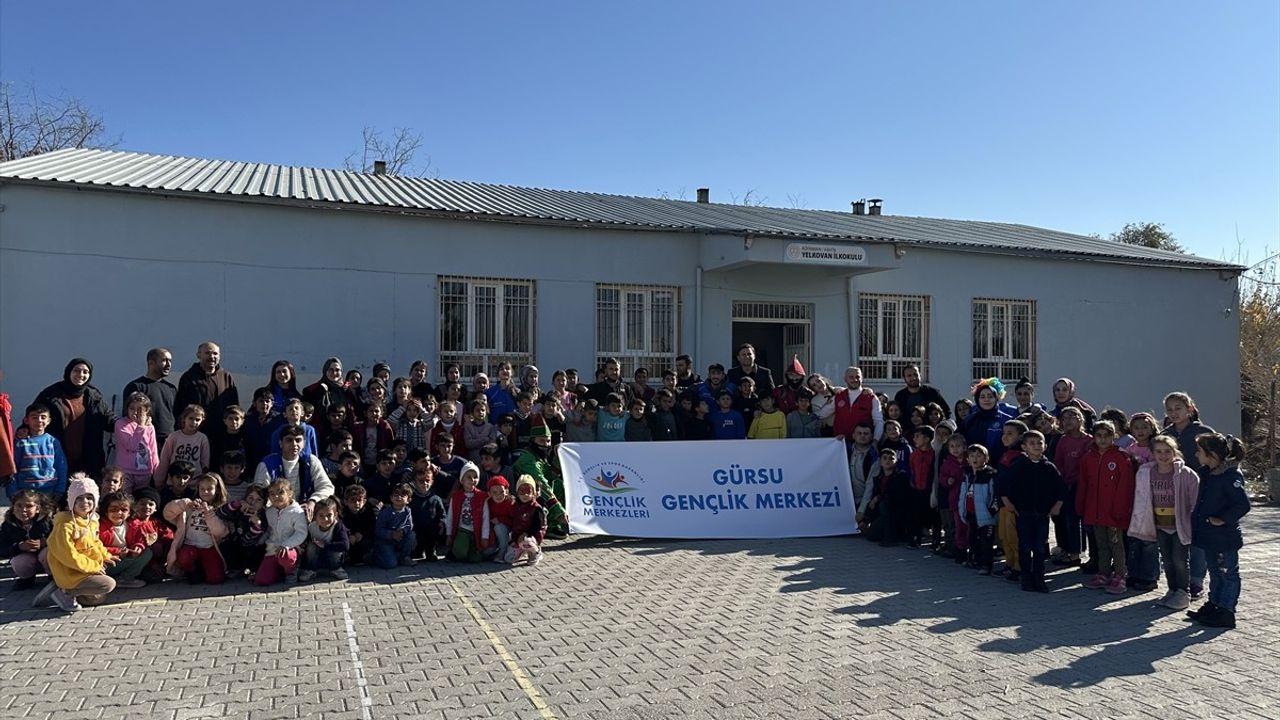 Gönüllü Gençlerden Adıyaman'daki Köy Okuluna Destek