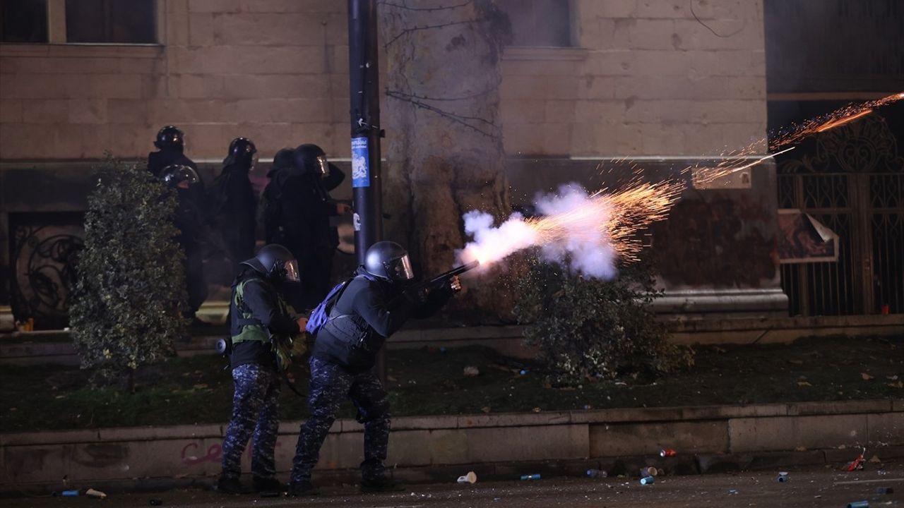 Gürcistan'daki Gösterilerde Gerginlik Artıyor