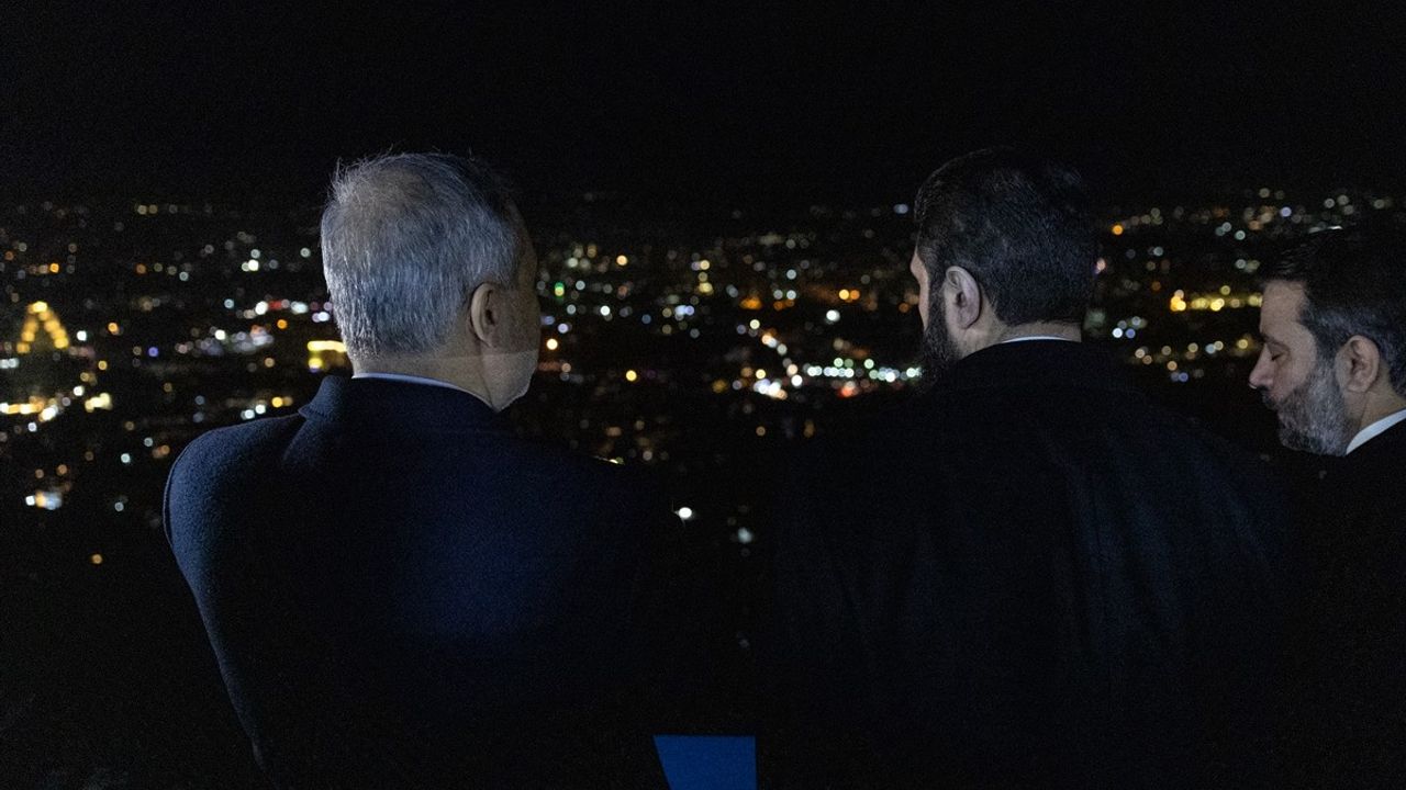 Hakan Fidan ve Ahmed eş-Şera Kasyun Dağı'nda Şam'ı İzledi