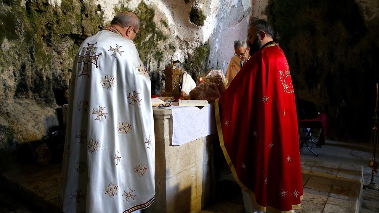 Hatay'da St. Pierre Kilisesi'nde Noel Ayini Düzenlendi