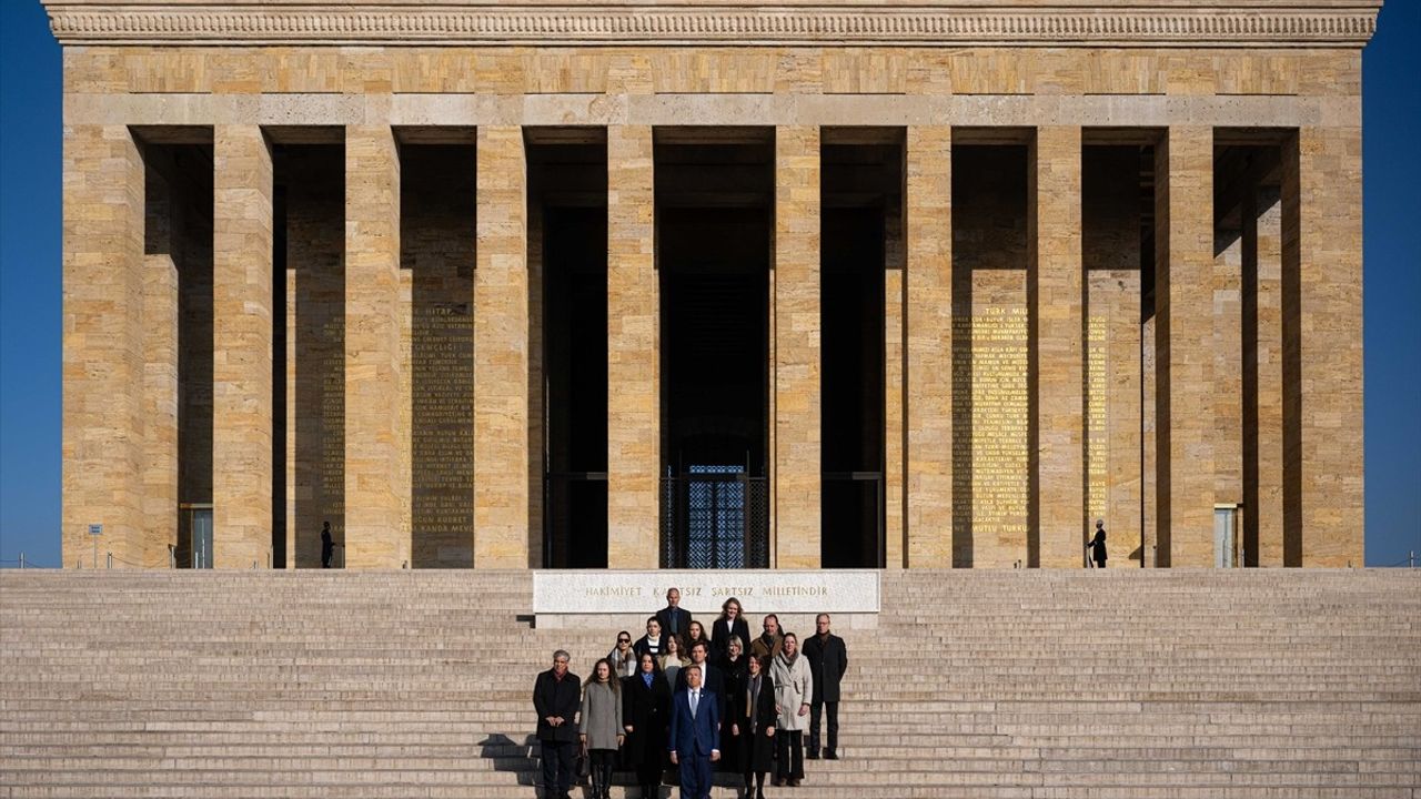 Hollanda Büyükelçisi Wijnands Anıtkabir'i Ziyaret Etti