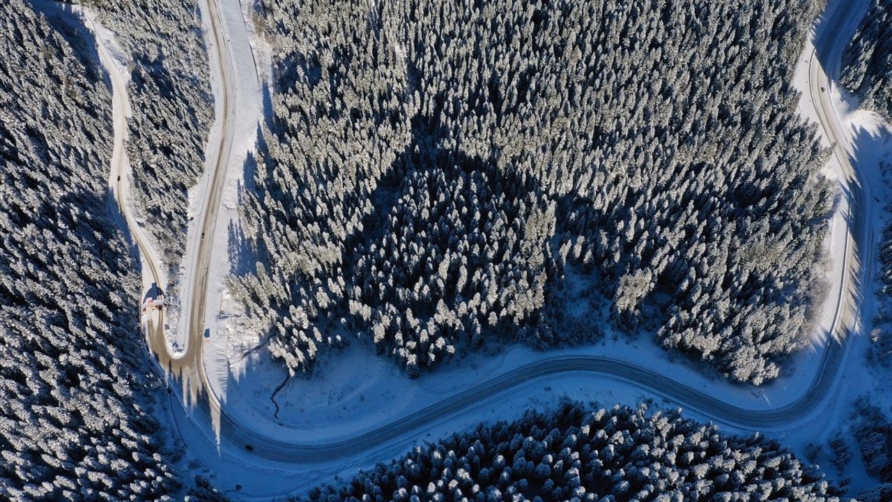 Ilgaz Dağı'nın Karlı Manzarası Dronla Görüntülendi