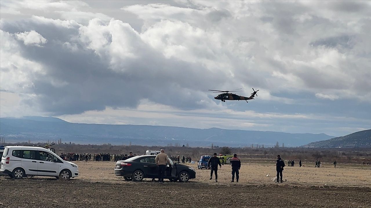 Isparta'da Eğitim Uçuşunda Askeri Helikopter Düştü