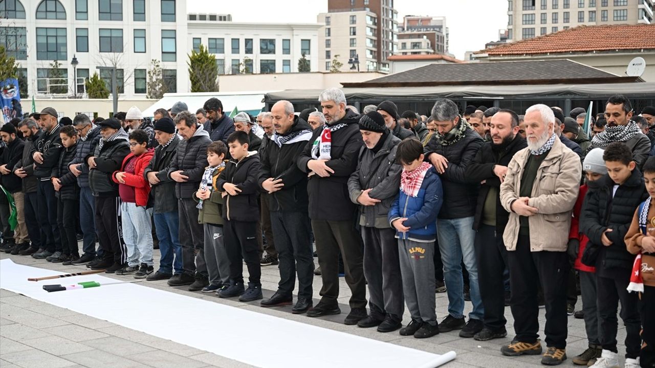 İstanbul'da Filistinli Şehitler için Gıyabi Cenaze Namazı