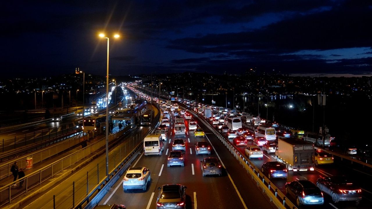 İstanbul'da İş Gününde Trafik Yoğunluğu