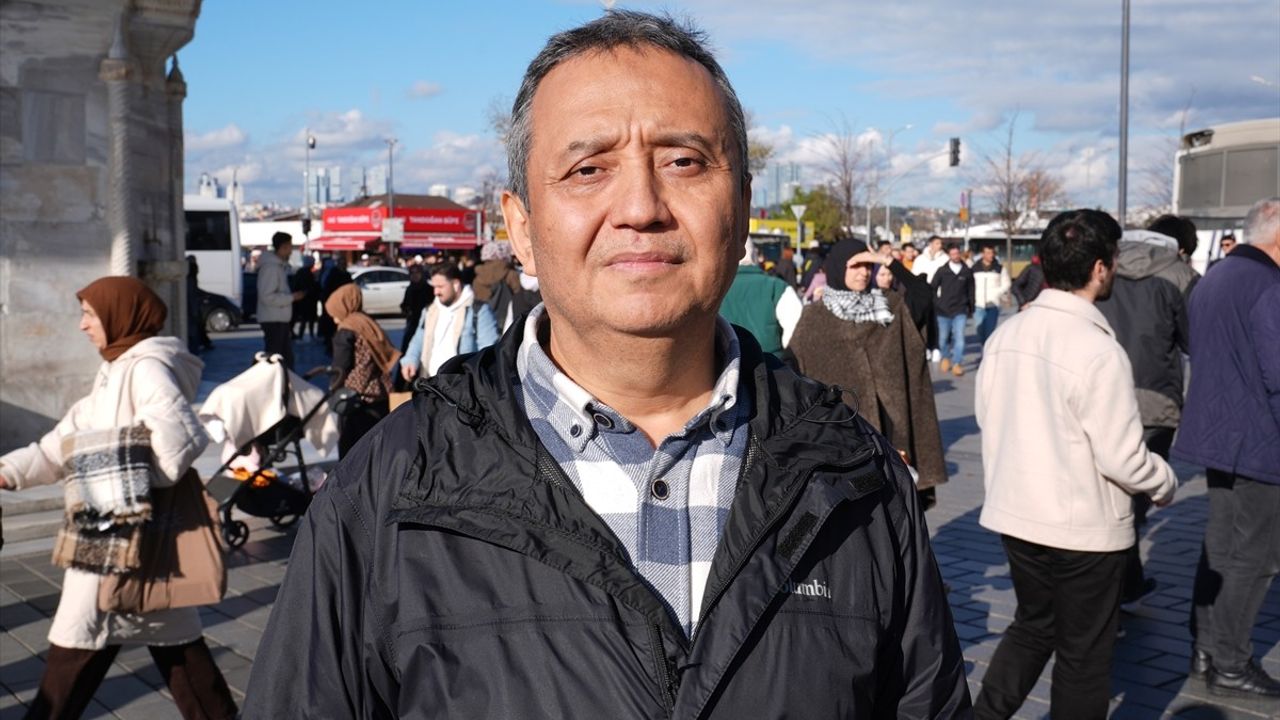 İstanbul'da Suriyelilerin Baas Rejiminin Devrilmesini Kutlama Etkinlikleri