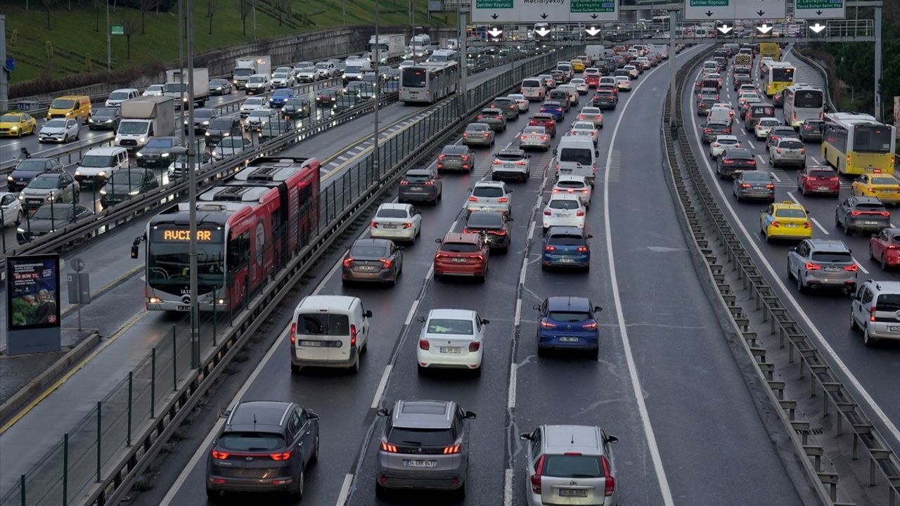 İstanbul'da Trafik Yoğunluğu Etkili