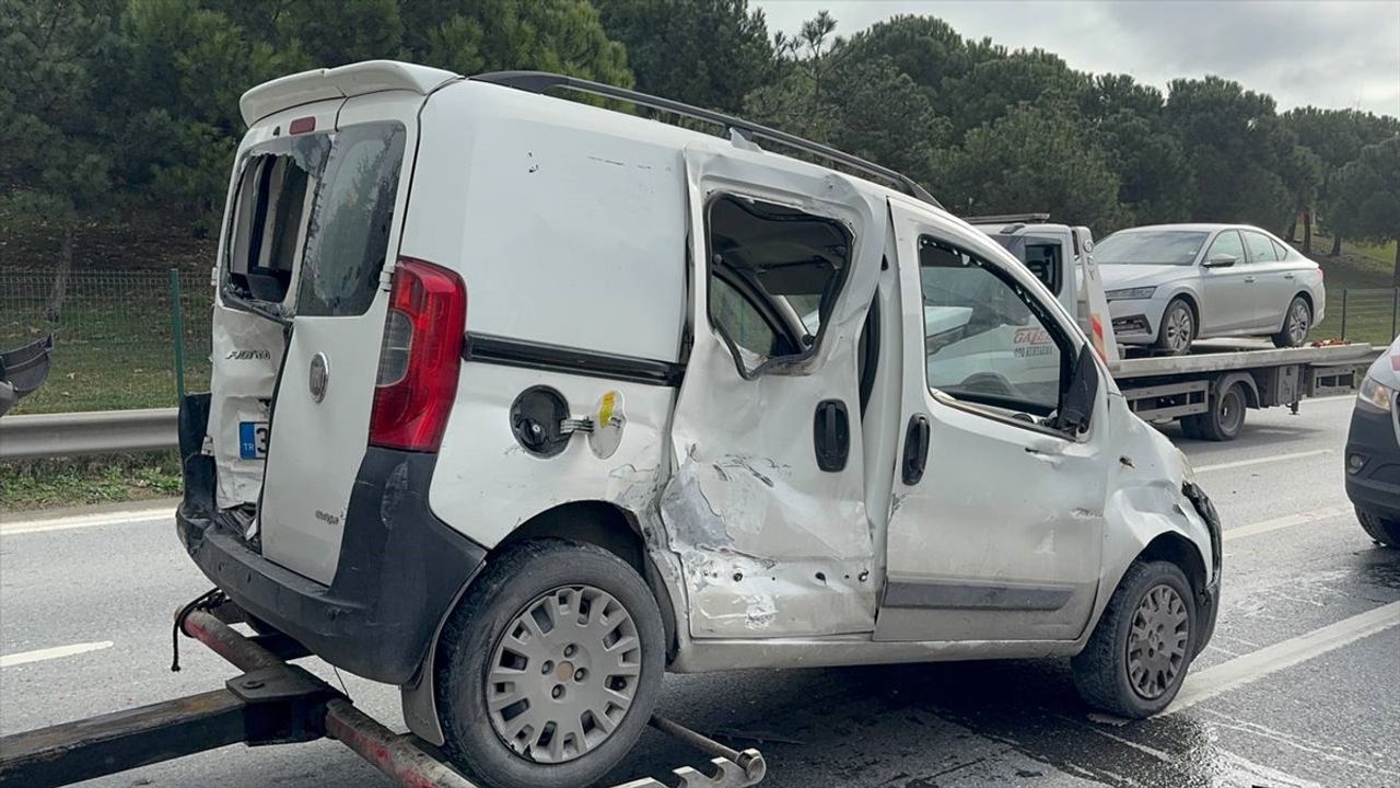 İstanbul'da Zincirleme Trafik Kazası: 8 Yaralı