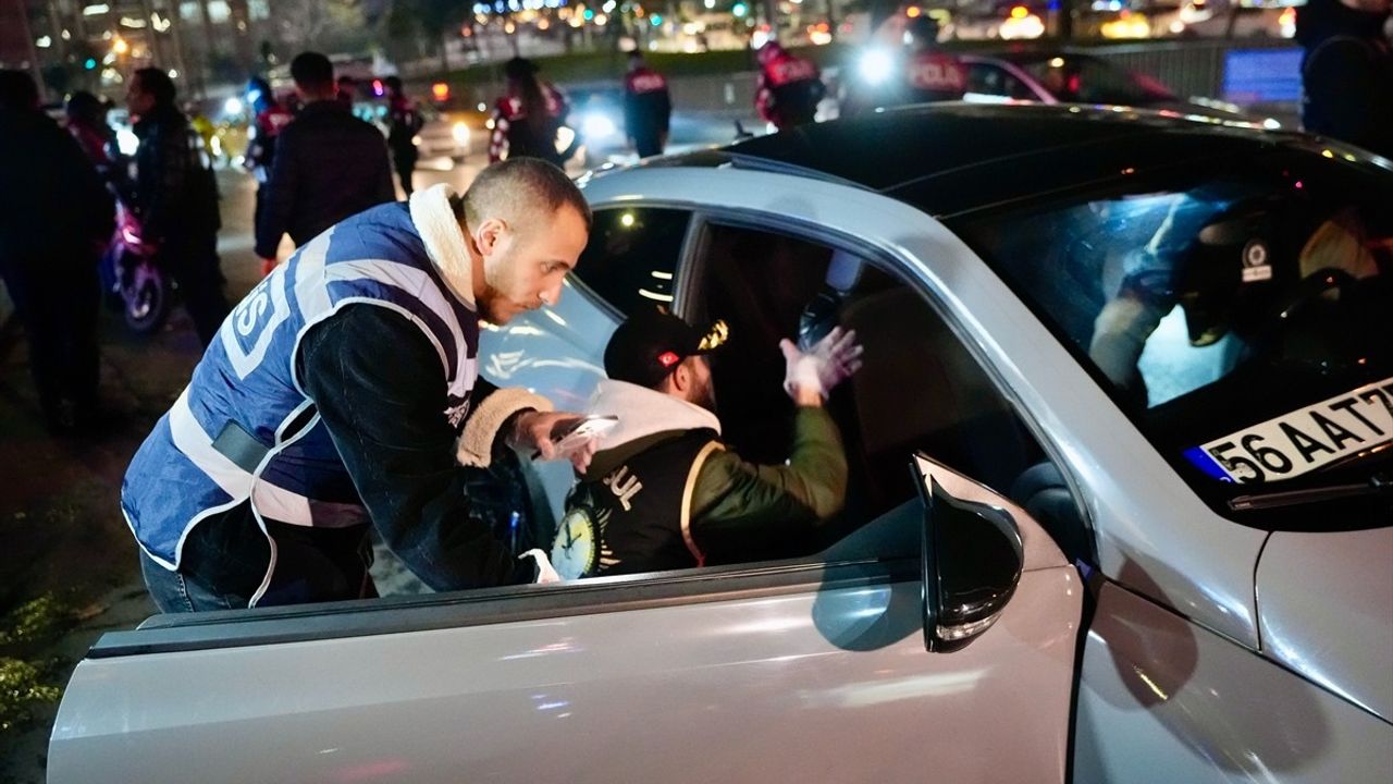 İstanbul Emniyet Müdürü Yıldız, Sultangazi'de Asayiş Uygulamalarını Denetledi