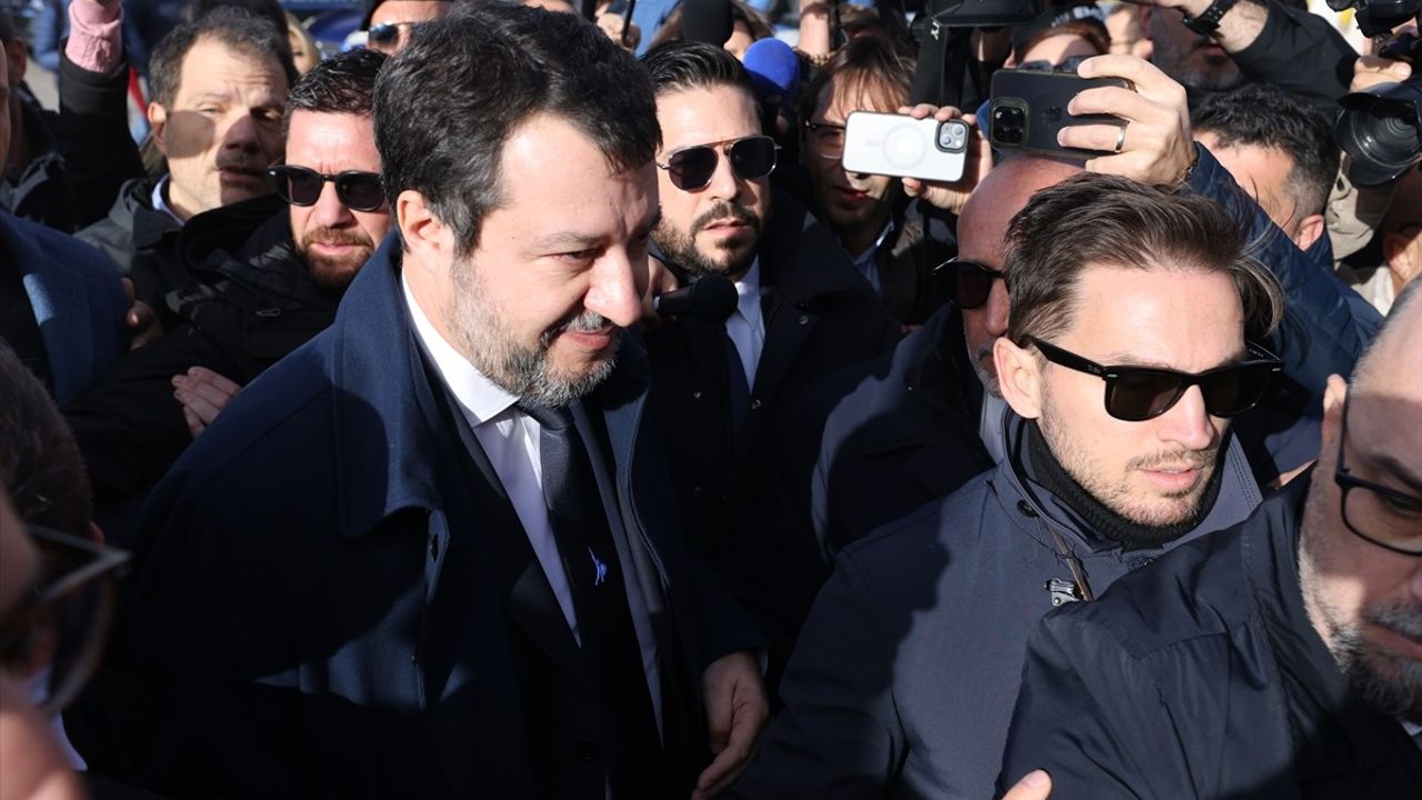 İtalya'da Başbakan Yardımcısı Matteo Salvini'nin Davasında Karar Duruşması Başladı