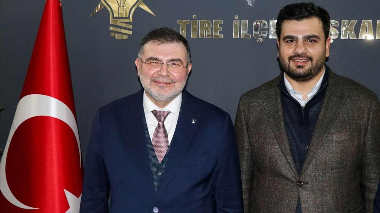İzmir'de Hükümet ve Yerel Yönetim Eleştirileri Sürüyor