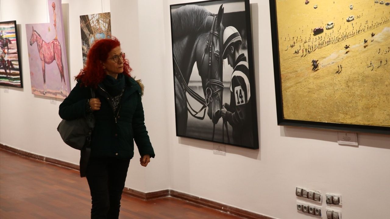 İzmir'de Türkiye Jokey Kulübü Resim Yarışması Sergisi Açıldı