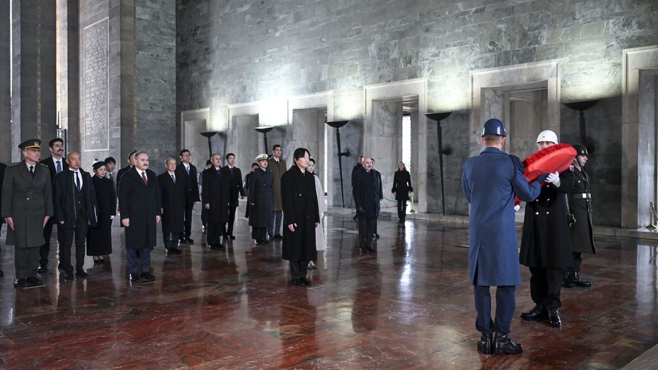 Japonya Veliaht Prensi ve Prensesi Anıtkabir'i Ziyaret Etti