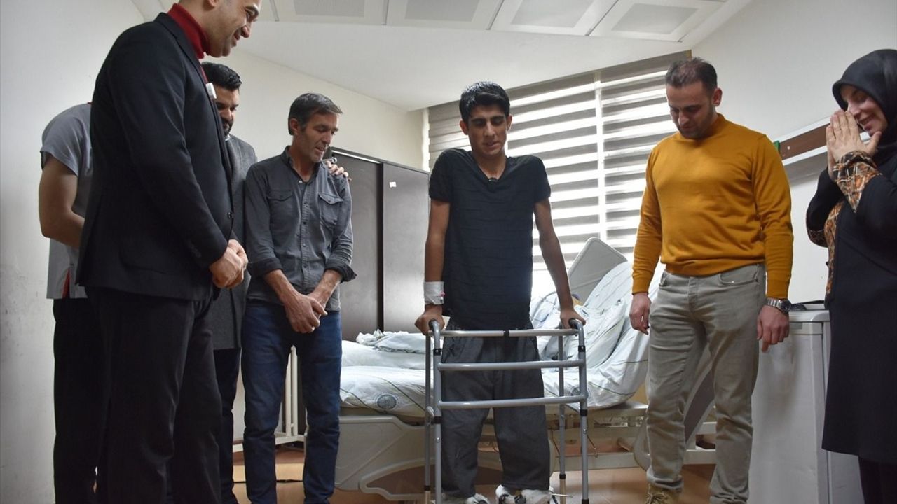 Kas Hastası Genç 10 Yıl Sonra Yeniden Yürümeye Başladı