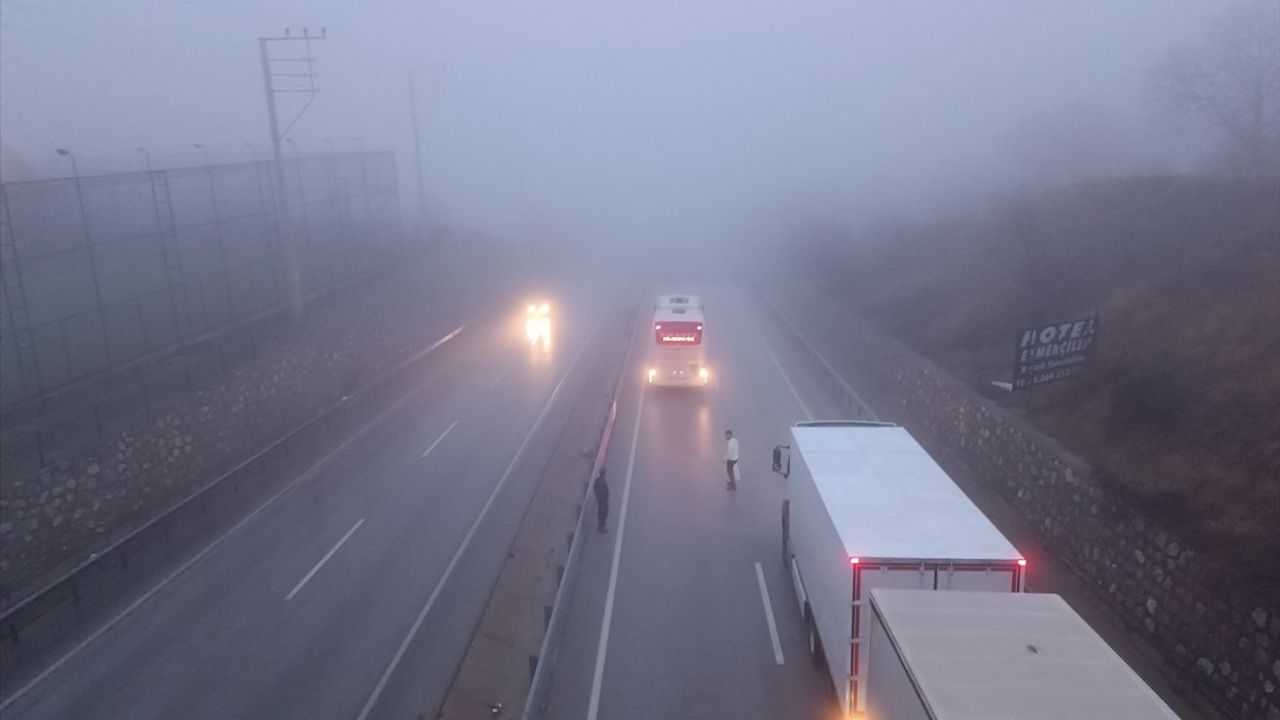 Kastamonu D-100 Kara Yolunda Tır Devrildi